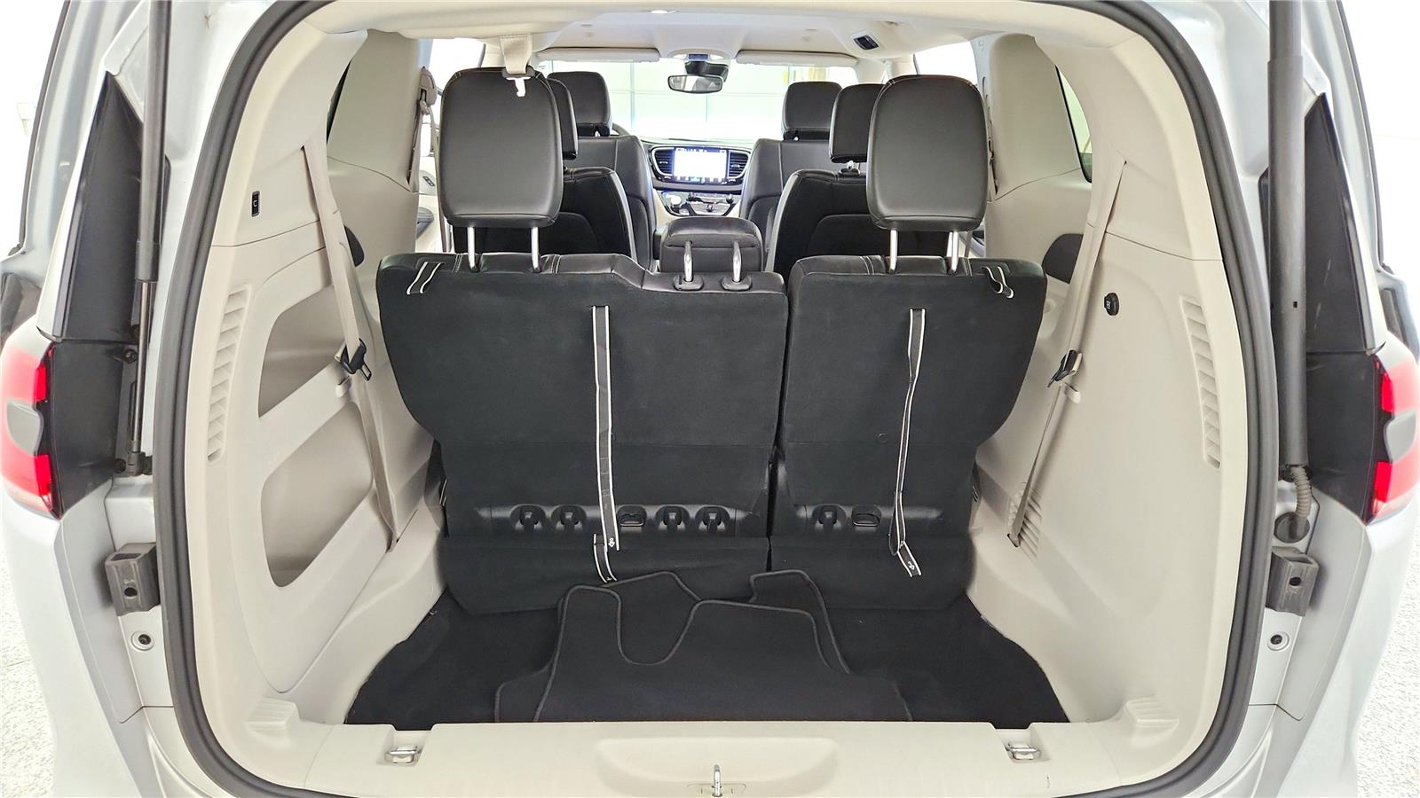 Used 2024 Chrysler Pacifica - photo 21