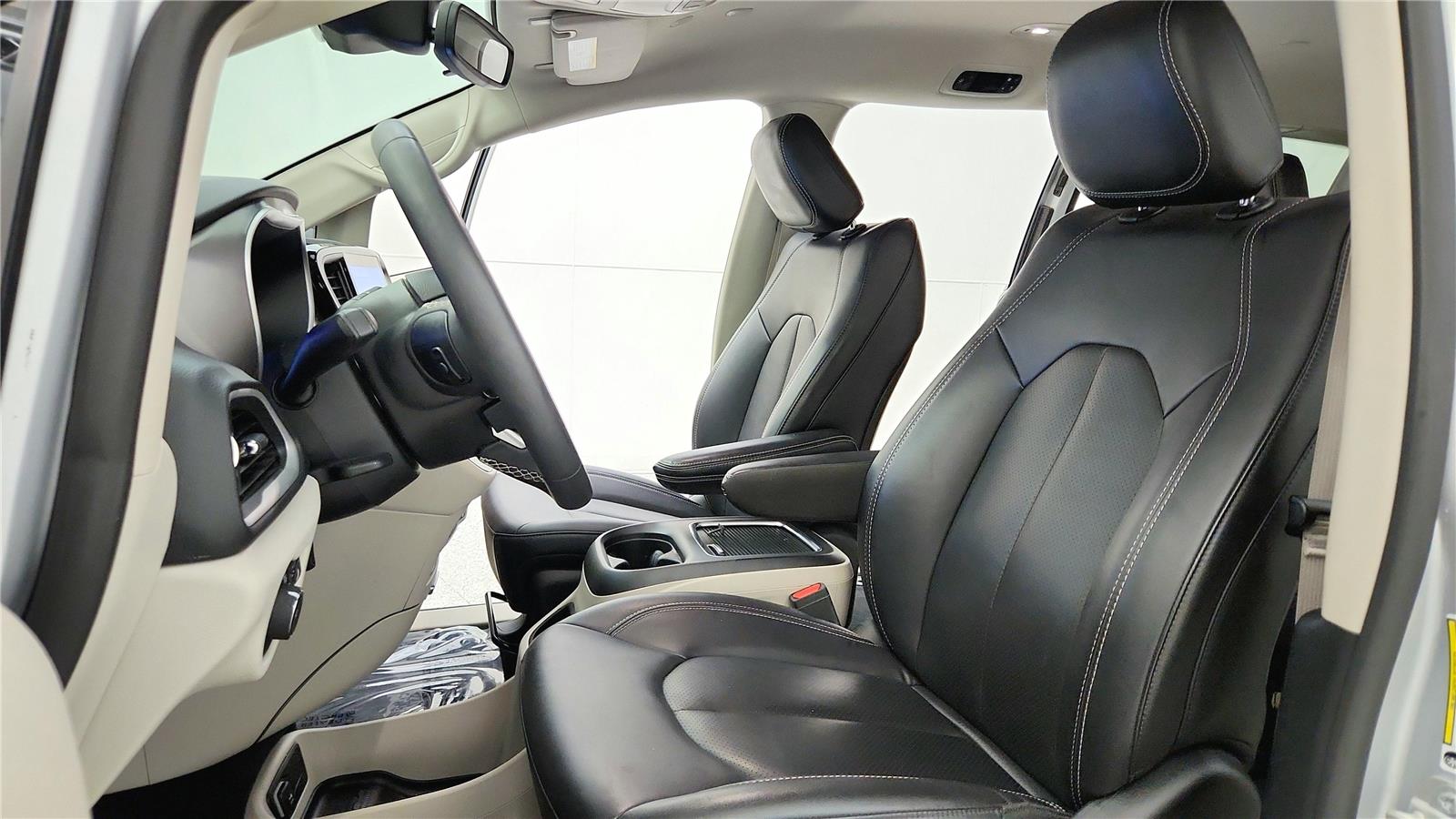 Used 2024 Chrysler Pacifica - photo 29