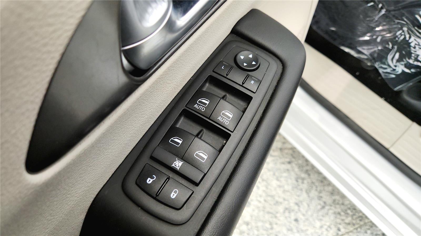 Used 2024 Chrysler Pacifica - photo 31