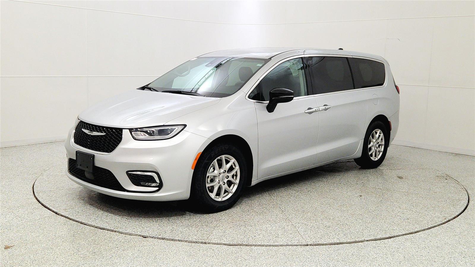 Used 2024 Chrysler Pacifica - photo 6