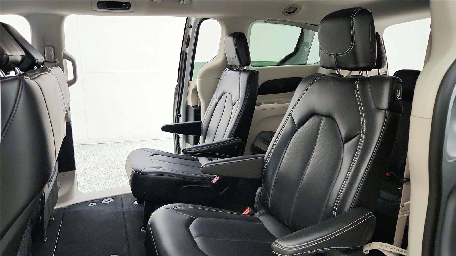 Used 2024 Chrysler Pacifica - photo 32