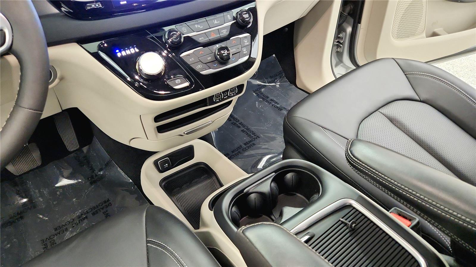 Used 2024 Chrysler Pacifica - photo 36
