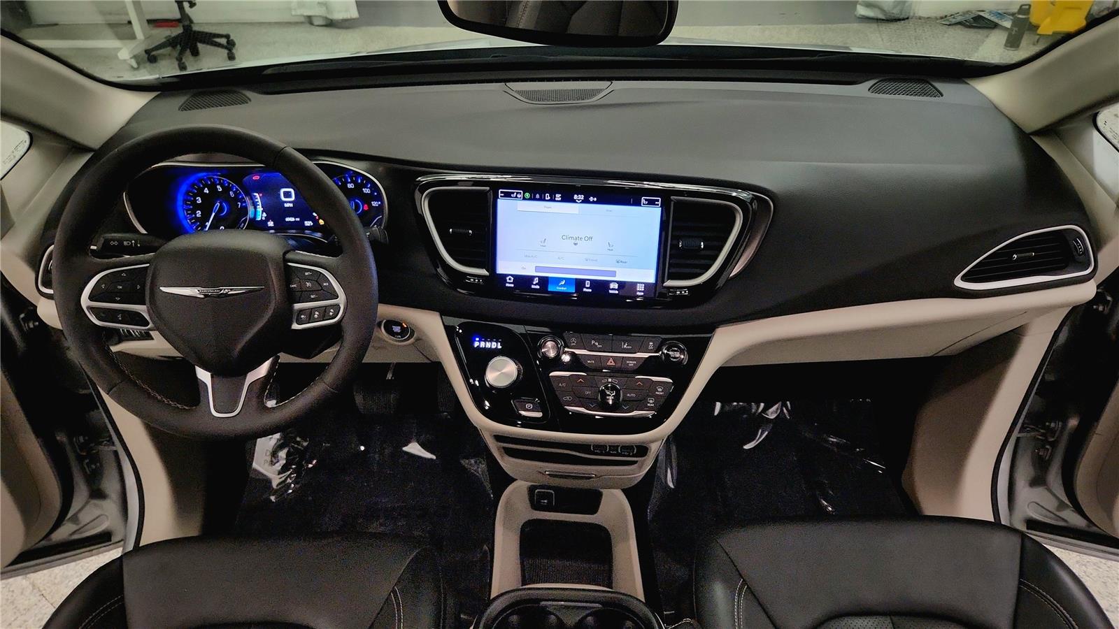 Used 2024 Chrysler Pacifica - photo 37