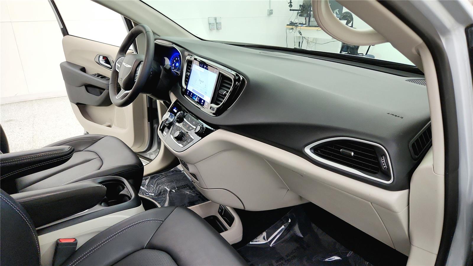 Used 2024 Chrysler Pacifica - photo 39