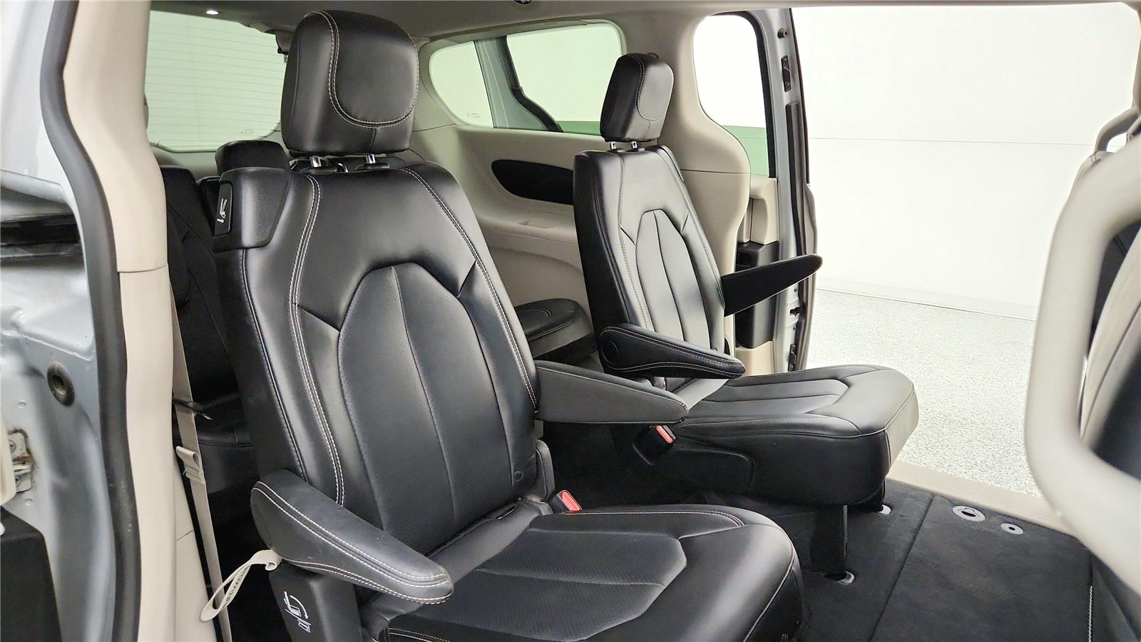 Used 2024 Chrysler Pacifica - photo 40