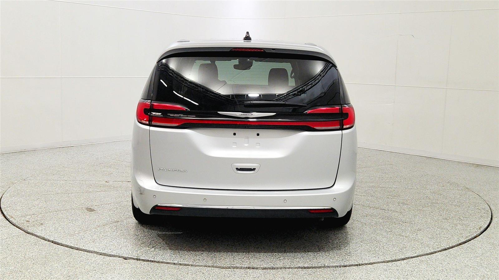 Used 2024 Chrysler Pacifica - photo 9
