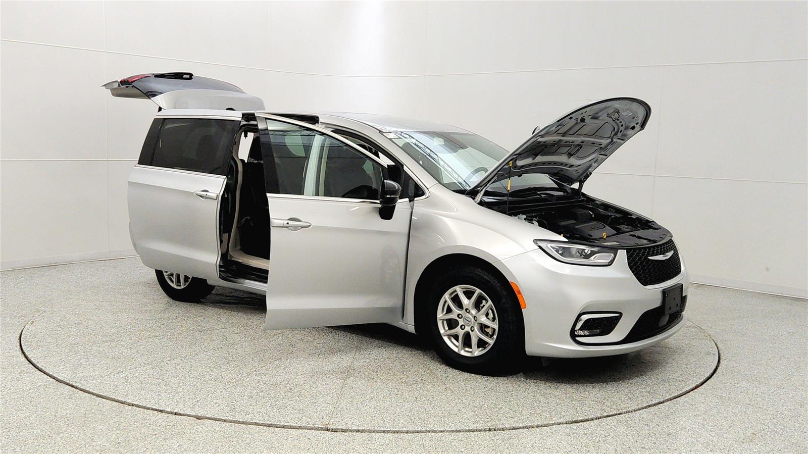 Used 2024 Chrysler Pacifica - photo 11