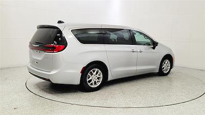 Used 2024 Chrysler Pacifica - photo 2