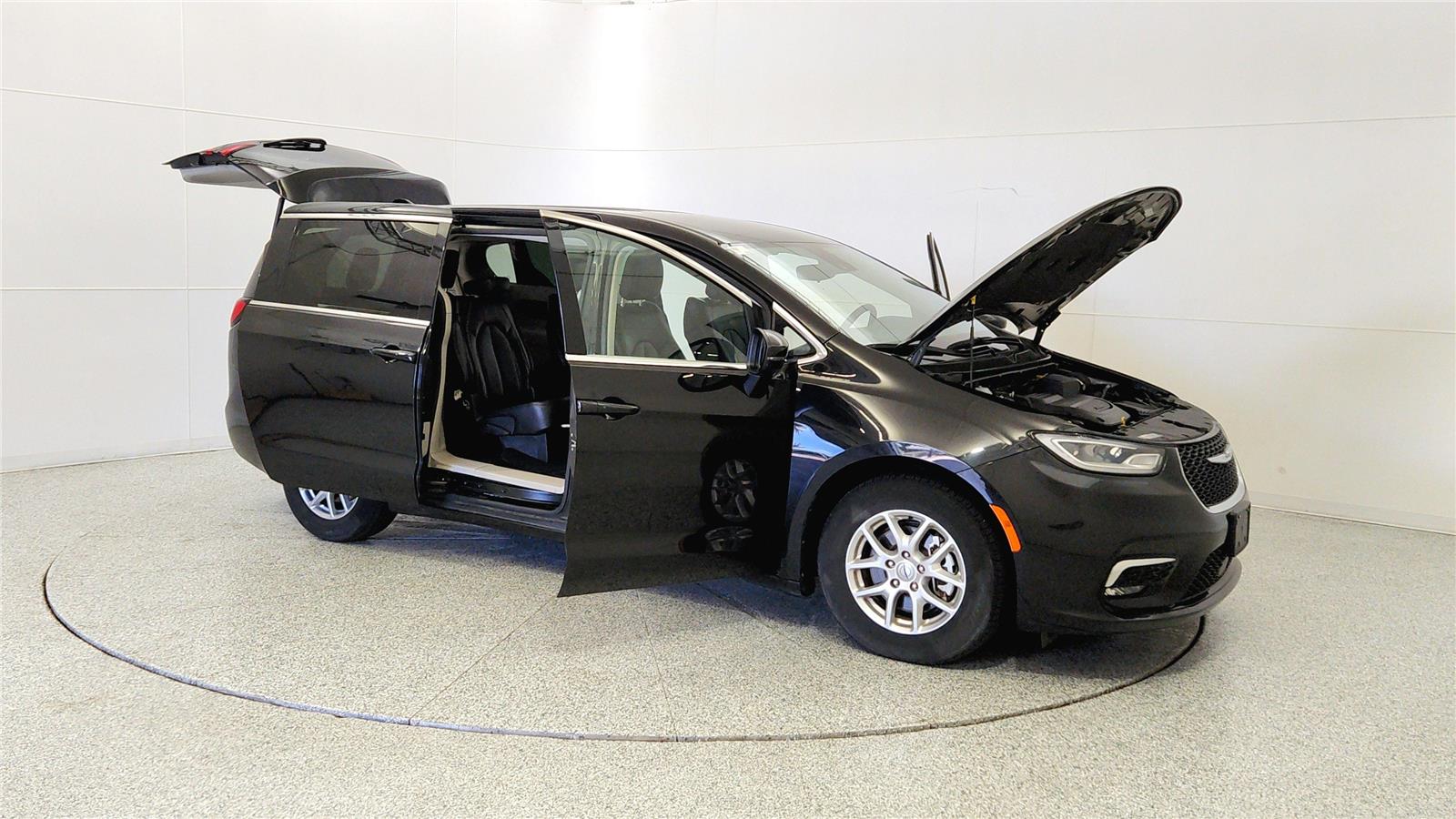 Used 2023 Chrysler Pacifica - photo 11