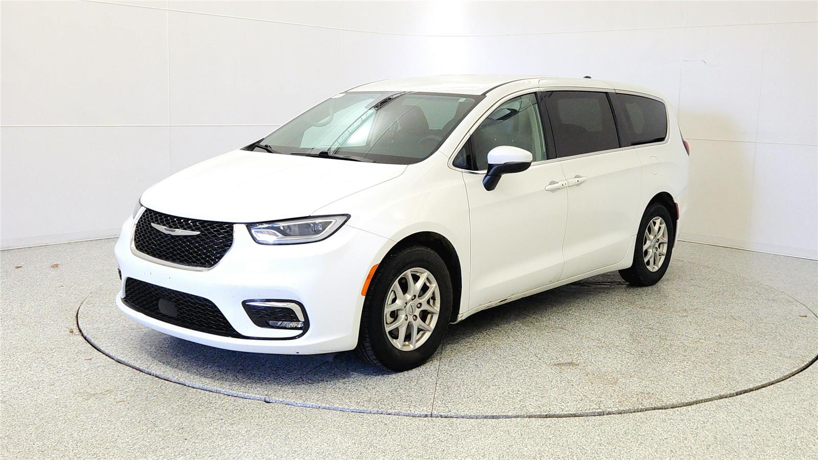 Used 2023 Chrysler Pacifica - photo 5