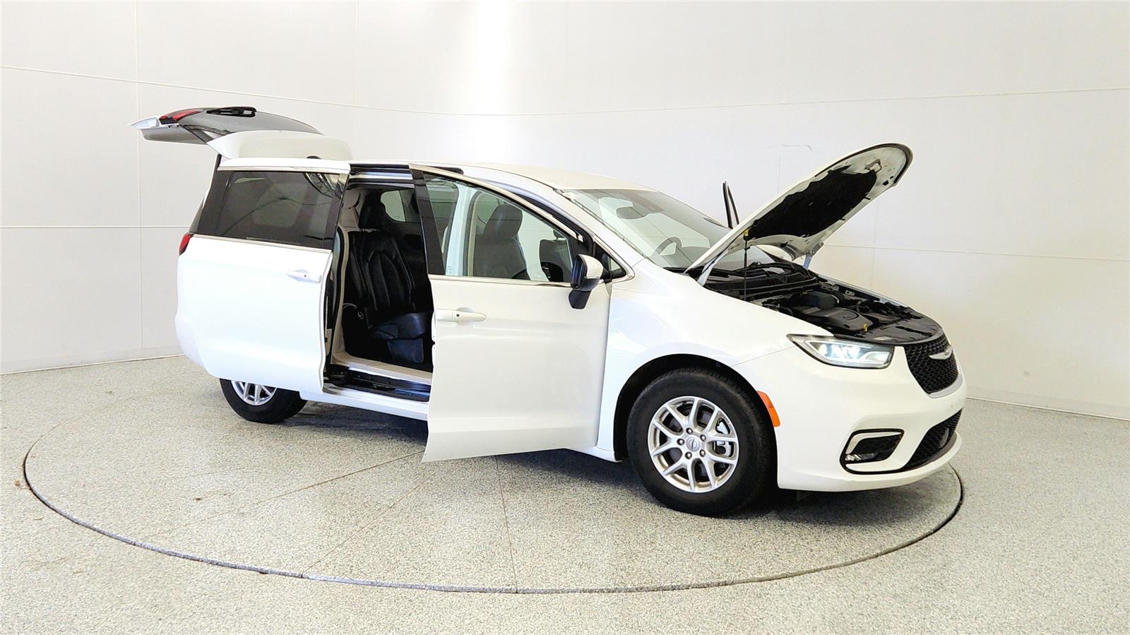 Used 2023 Chrysler Pacifica - photo 11