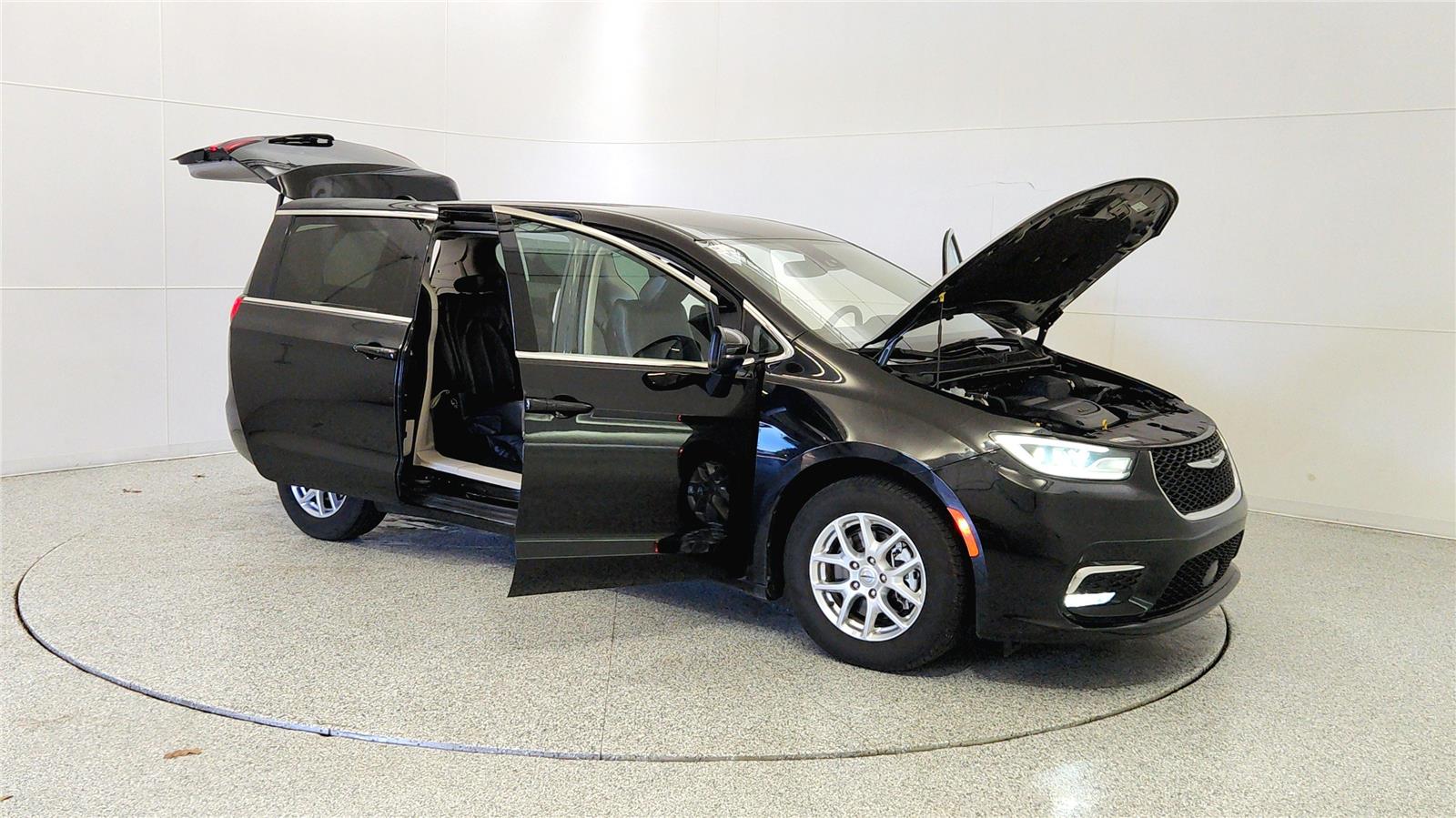 Used 2023 Chrysler Pacifica - photo 11