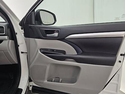 Used 2016 Toyota Highlander - photo 1