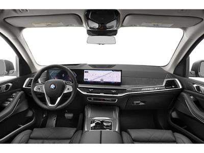 Used 2025 BMW X7 - photo 1