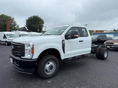 2025 Ford F-350 Super Cab DRW 4WD Cab Chassis for sale #191125 - photo 1