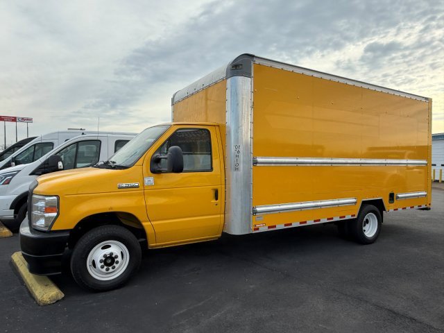 Used 2022 Ford E-350 - photo 1