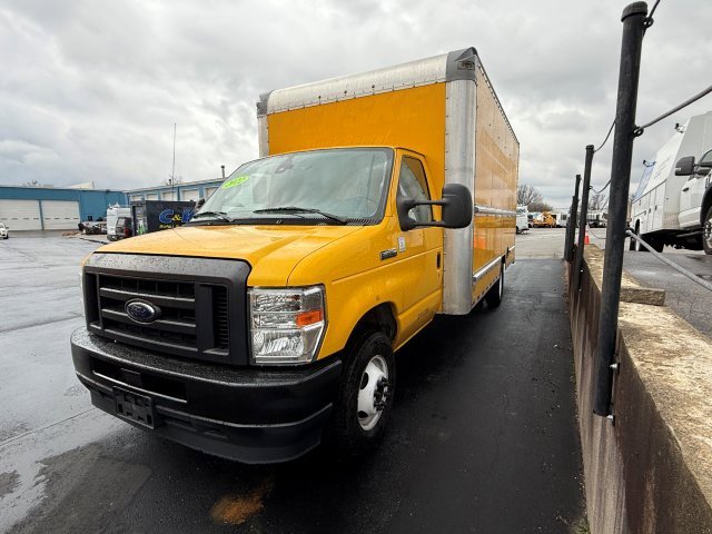Used 2022 Ford E-350 - photo 6