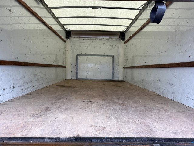 Used 2022 Ford E-350 - photo 9