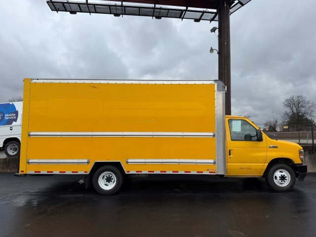 Used 2022 Ford E-350 - photo 10