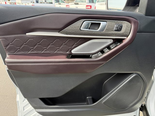 Used 2025 Ford Explorer - photo 10