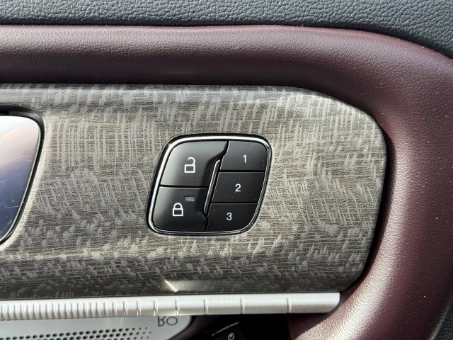 Used 2025 Ford Explorer - photo 11