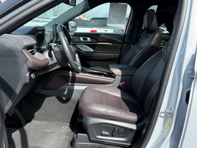 Used 2025 Ford Explorer - photo 14