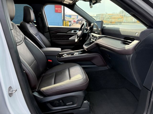 Used 2025 Ford Explorer - photo 27