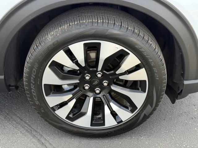 Used 2025 Ford Explorer - photo 9