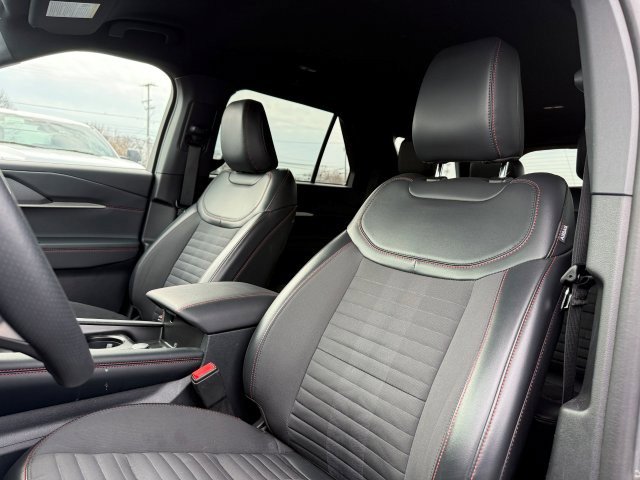Used 2025 Ford Explorer - photo 17