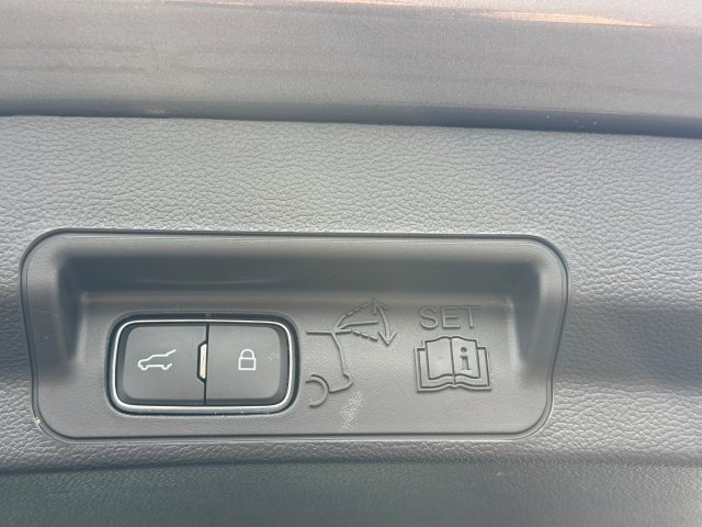Used 2025 Ford Explorer - photo 24