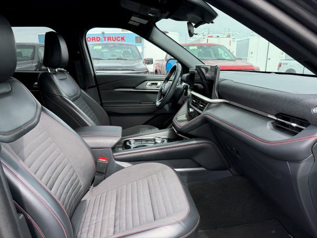 Used 2025 Ford Explorer - photo 28