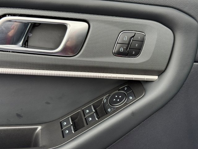 Used 2025 Ford Explorer - photo 13
