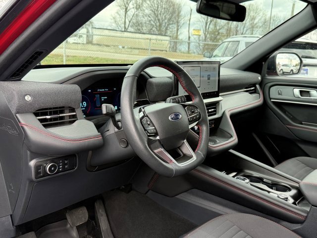 Used 2025 Ford Explorer - photo 14