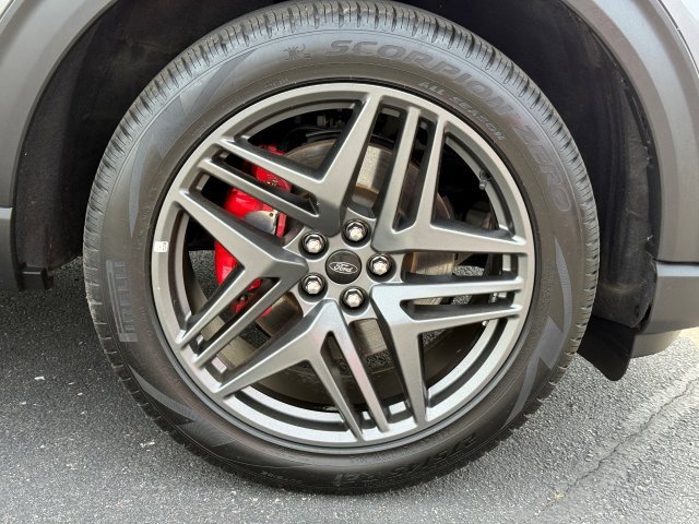 Used 2025 Ford Explorer - photo 10