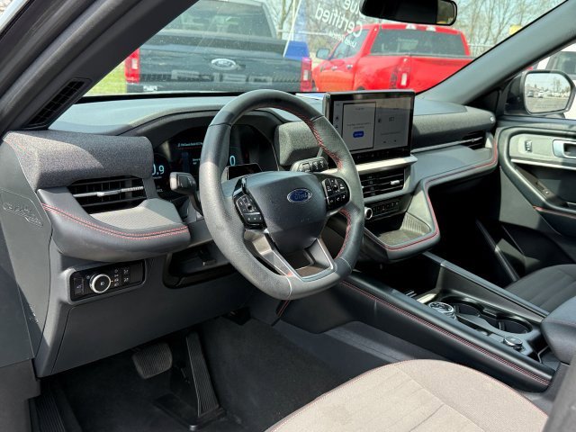 Used 2025 Ford Explorer - photo 13