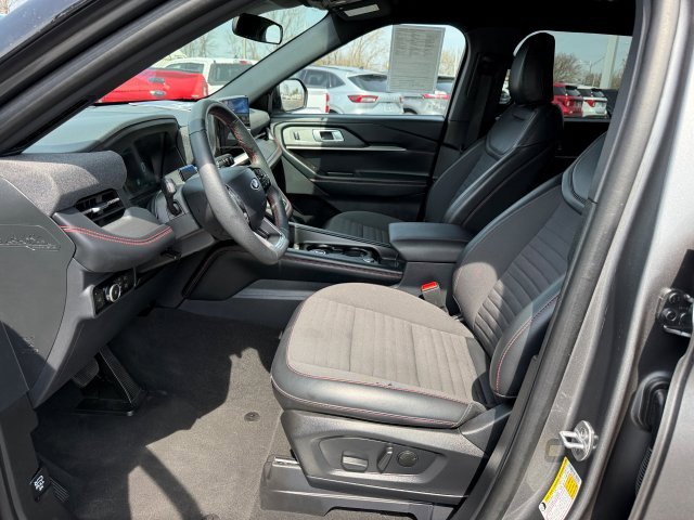 Used 2025 Ford Explorer - photo 14
