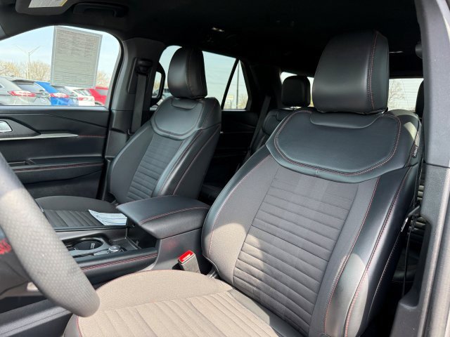 Used 2025 Ford Explorer - photo 16