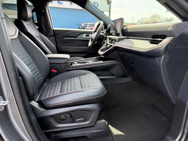 Used 2025 Ford Explorer - photo 27