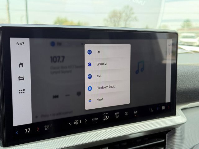 Used 2025 Ford Explorer - photo 31