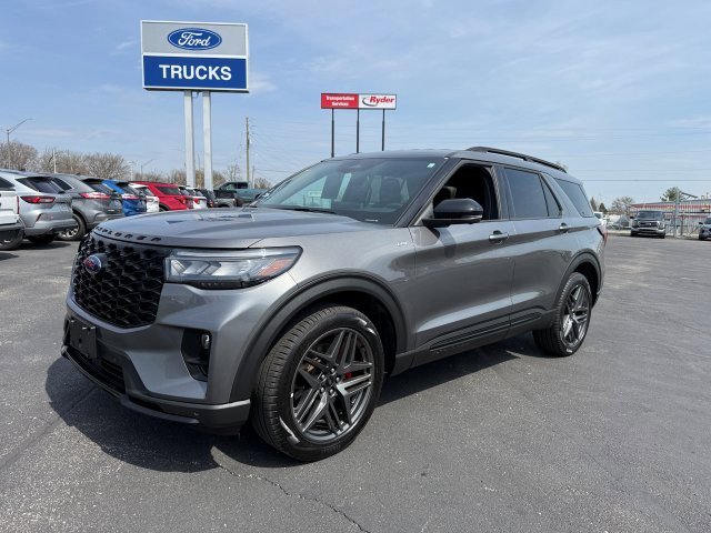 Used 2025 Ford Explorer - photo 1
