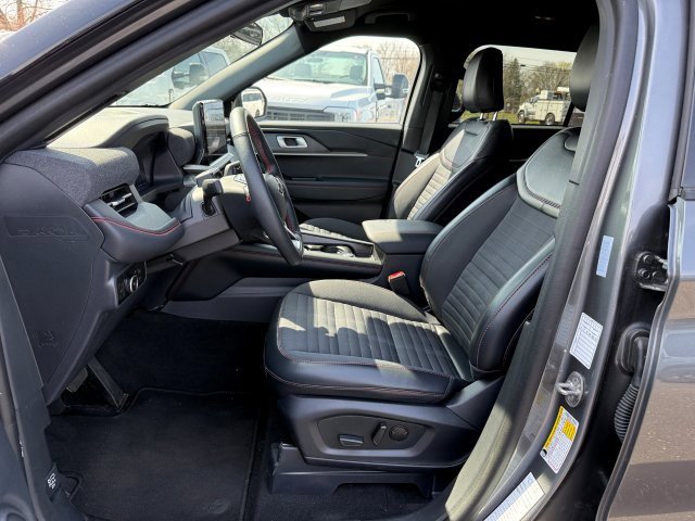 Used 2025 Ford Explorer - photo 13