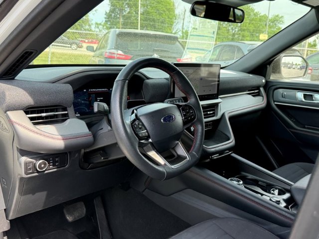 Used 2025 Ford Explorer - photo 13