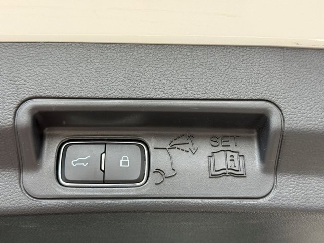 Used 2025 Ford Explorer - photo 22