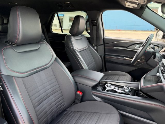 Used 2025 Ford Explorer - photo 28