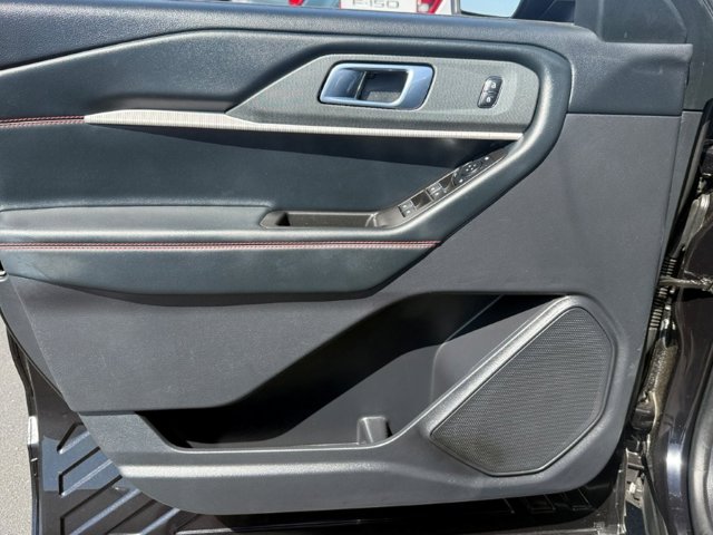 Used 2025 Ford Explorer - photo 10