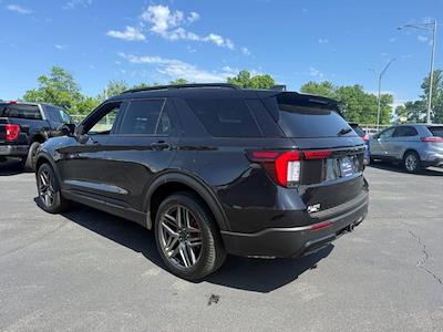 Used 2025 Ford Explorer - photo 2