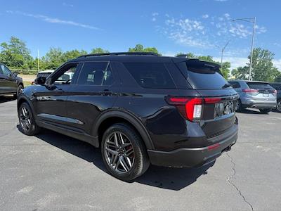 Used 2025 Ford Explorer - photo 2