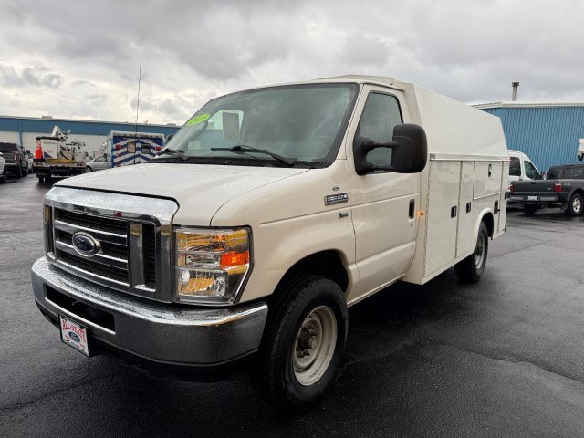 Used 2019 Ford E-350 - photo 1