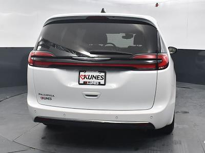 2023 Chrysler Pacifica FWD Minivan for sale #16P1670 - photo 2