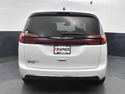 2023 Chrysler Pacifica FWD Minivan for sale #16P1676 - photo 2